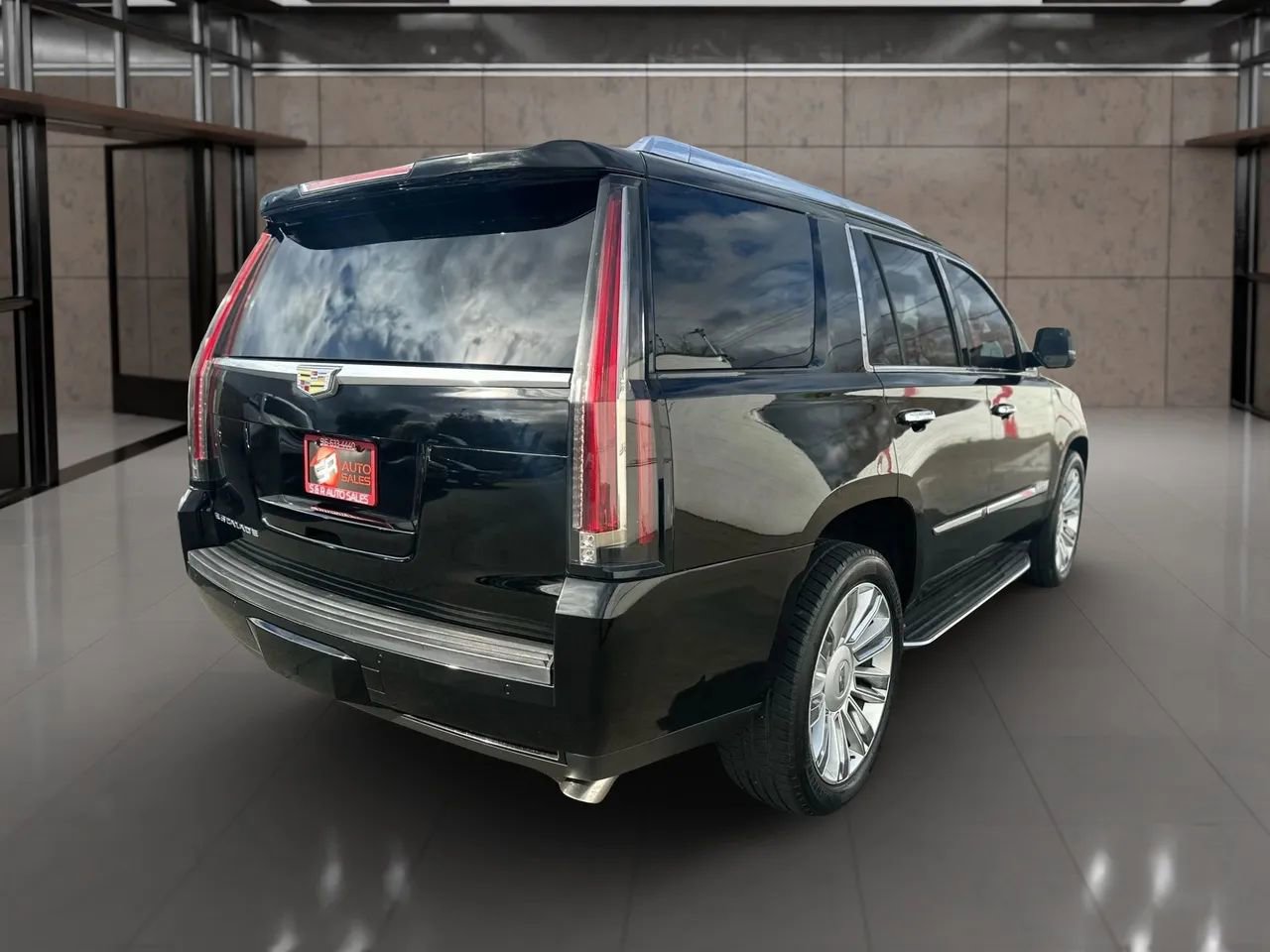 Used 2015 Cadillac Escalade Luxury image 6