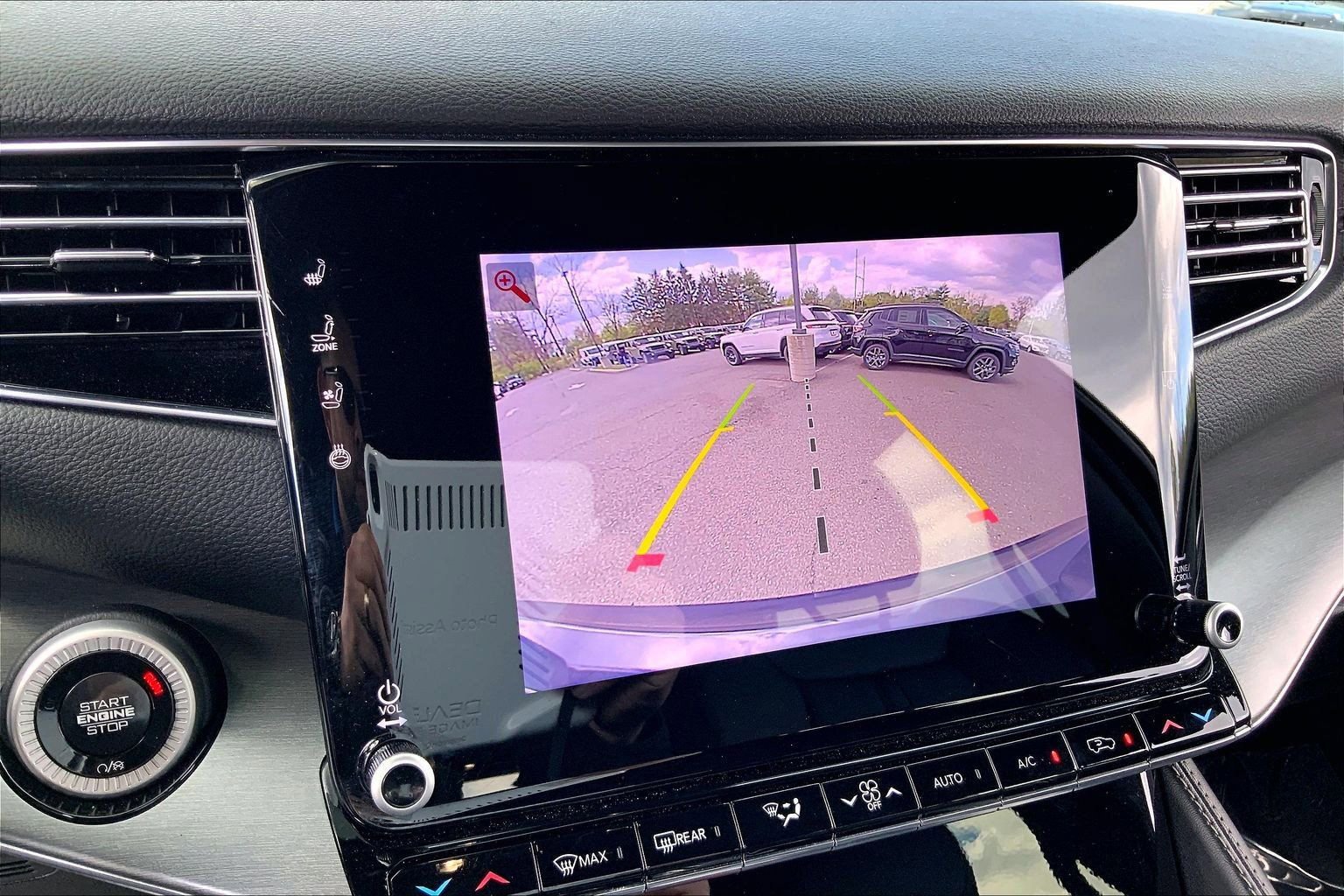 Certified 2024 Jeep Wagoneer Series II AWD/4WD image 28