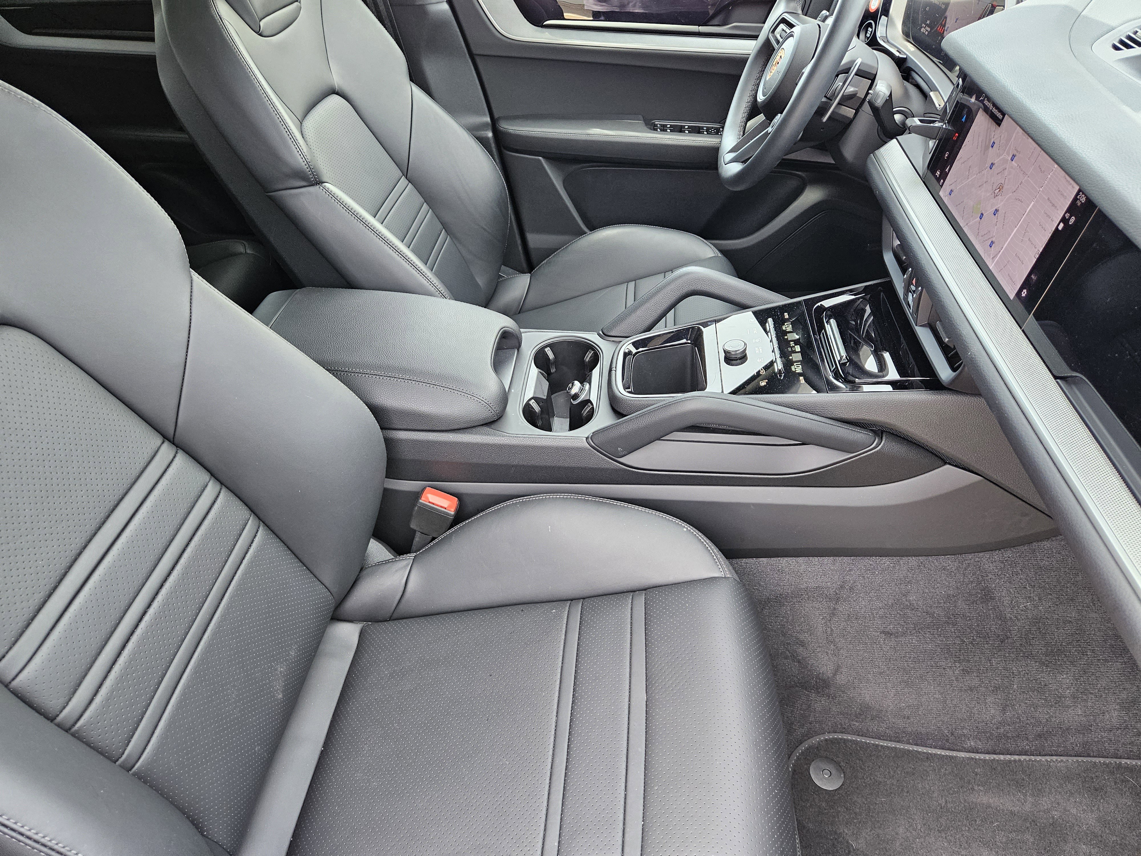 Certified 2025 Porsche Cayenne Coupe image 15