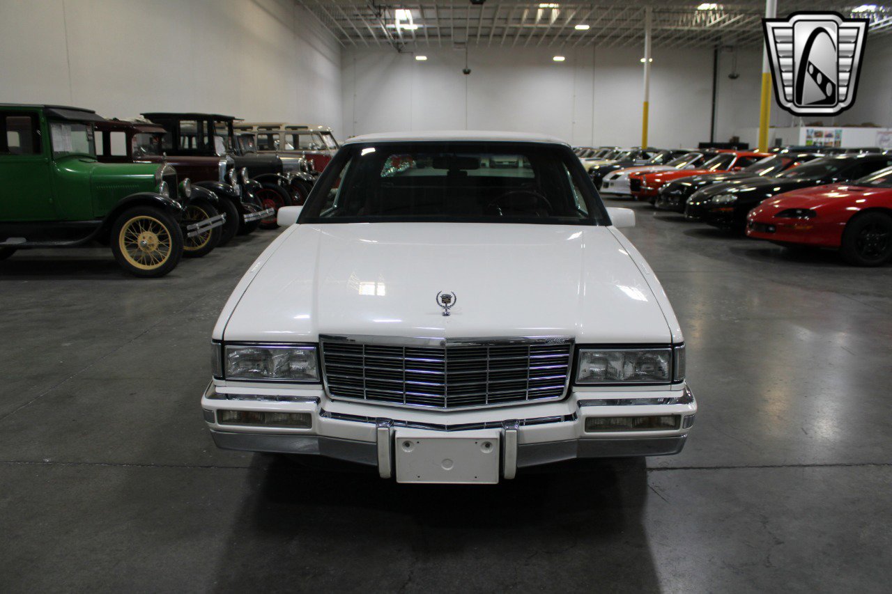 Used 1992 Cadillac De Ville Coupe image 2