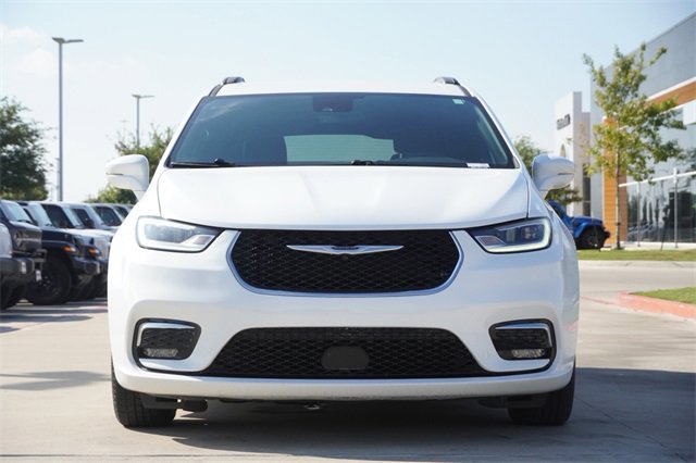 Used 2022 Chrysler Pacifica Touring image 2