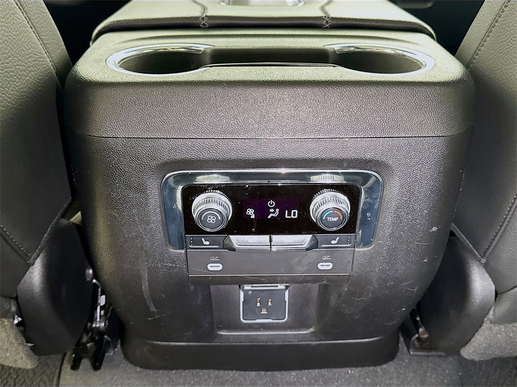 Used 2023 GMC Yukon XL Denali image 26