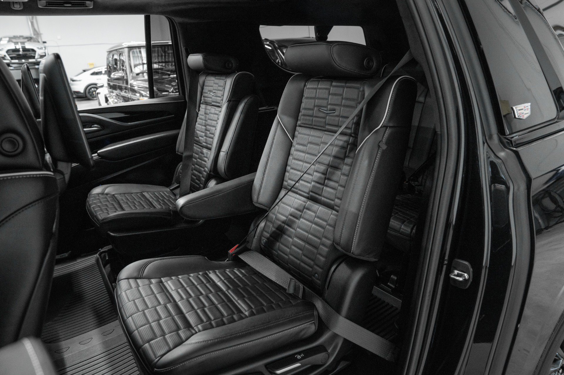 Used 2024 Cadillac Escalade ESV V w/ LPO, Floor Liner Package AWD/4WD image 15