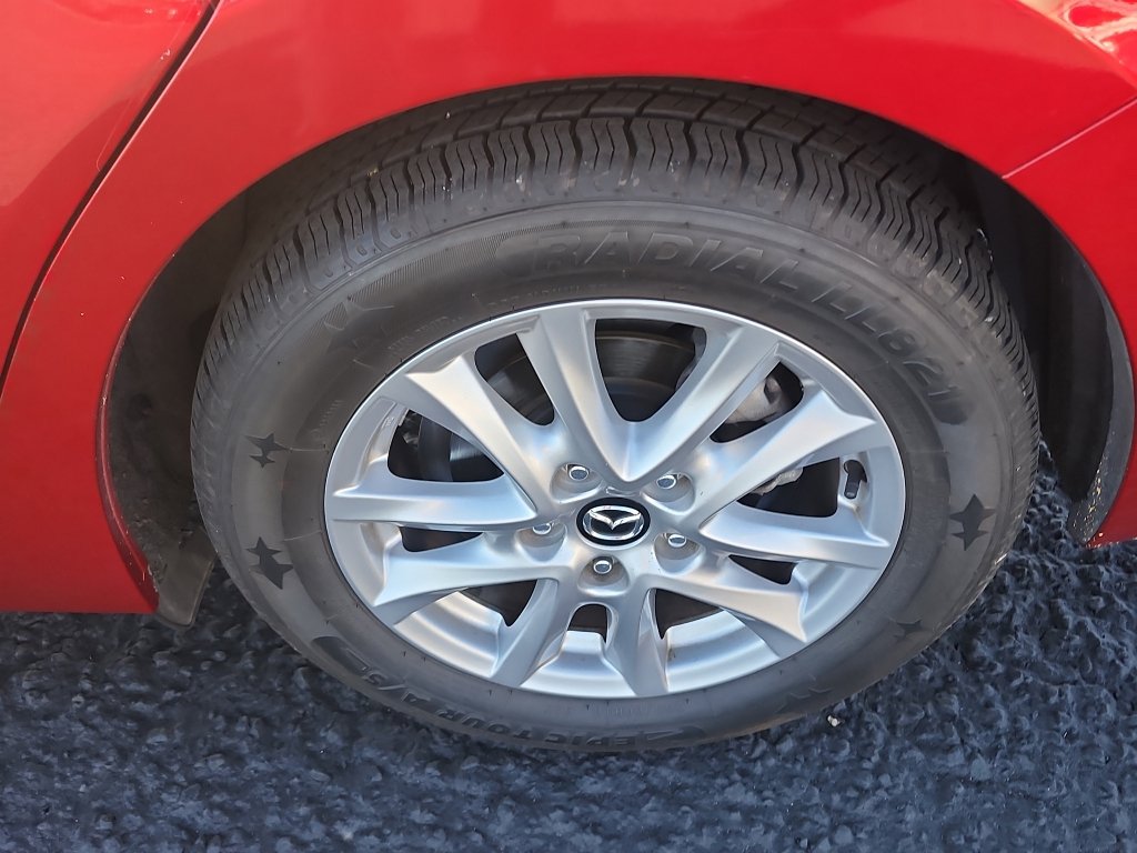 Used 2016 MAZDA MAZDA3 i Touring w/ Popular Equipment Package FWD image 11