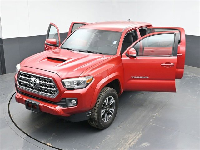 Used 2017 Toyota Tacoma TRD Sport w/ Tow Package (A/T) image 50