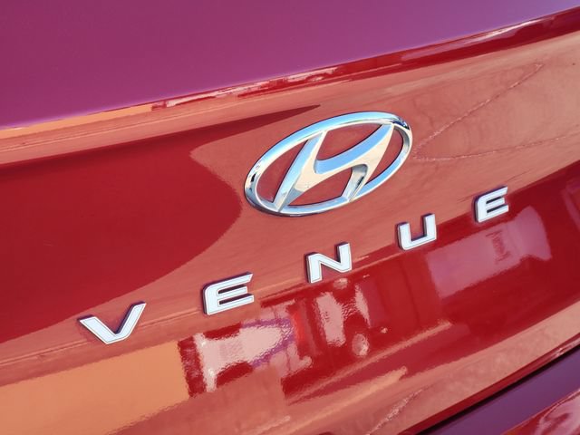 Used 2023 Hyundai Venue Limited FWD image 9