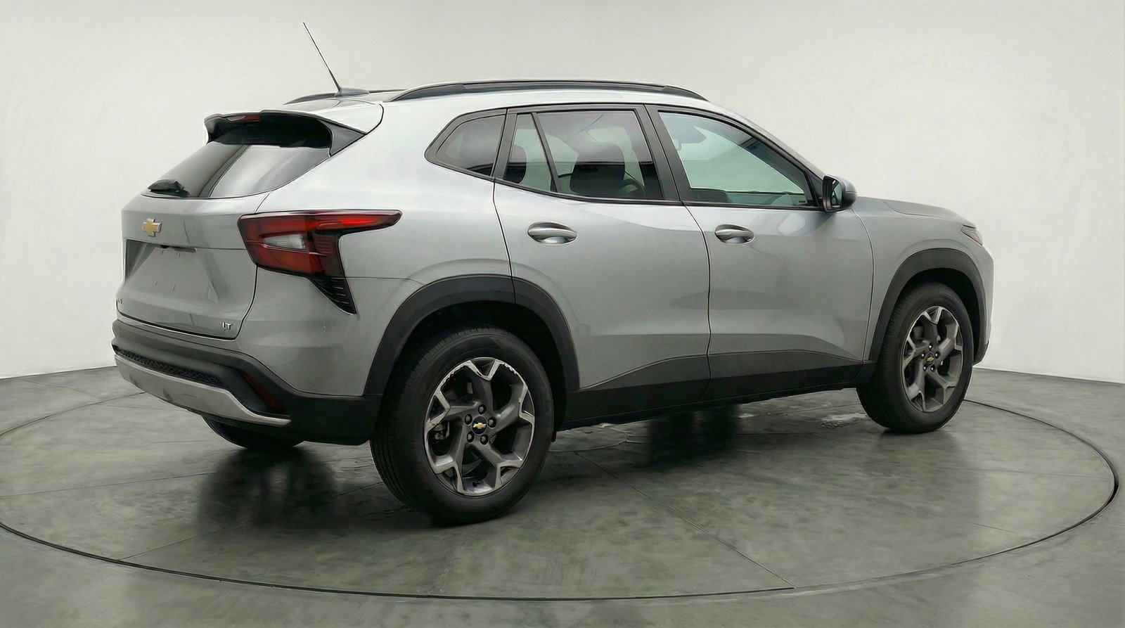 Used 2025 Chevrolet Trax LT w/ LT Convenience Package FWD image 9