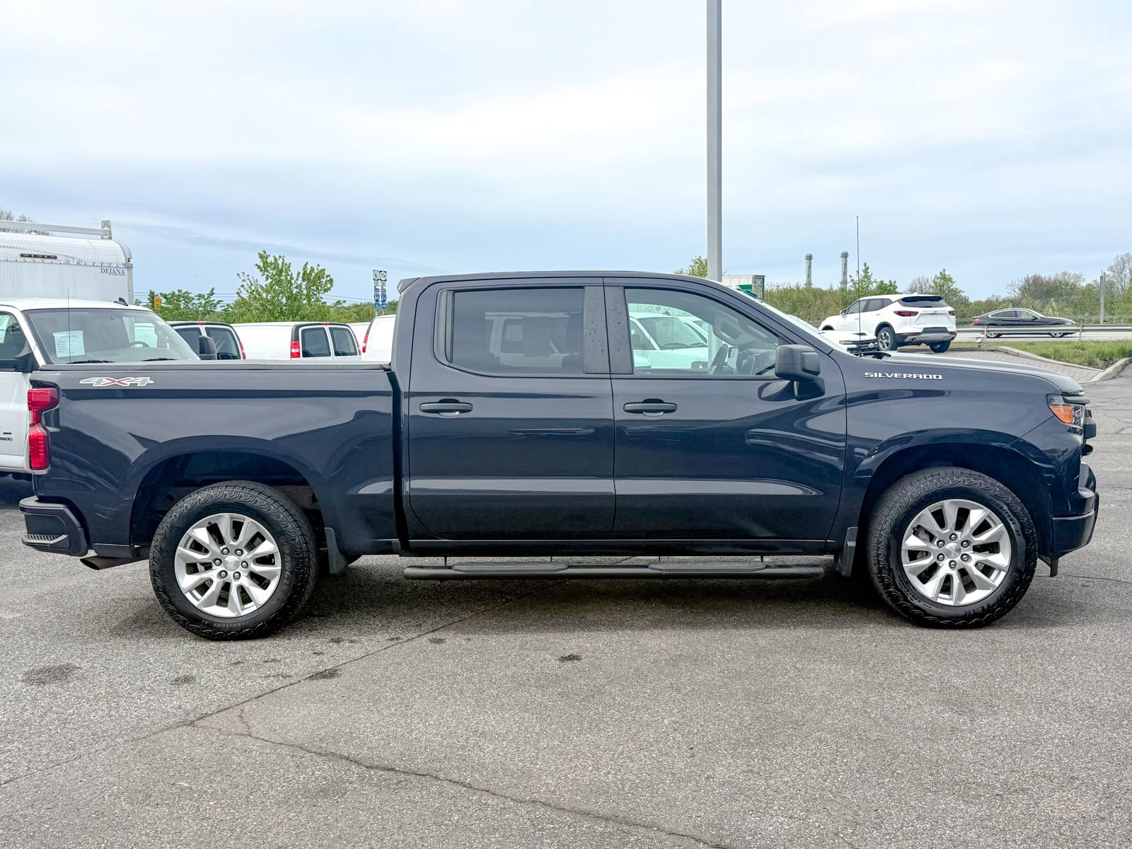 Certified 2022 Chevrolet Silverado 1500 Custom AWD/4WD image 9