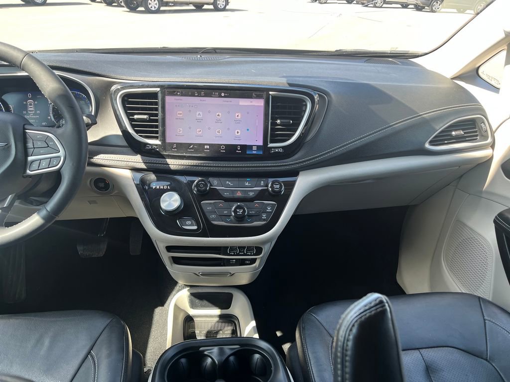 Used 2022 Chrysler Pacifica Touring-L image 24