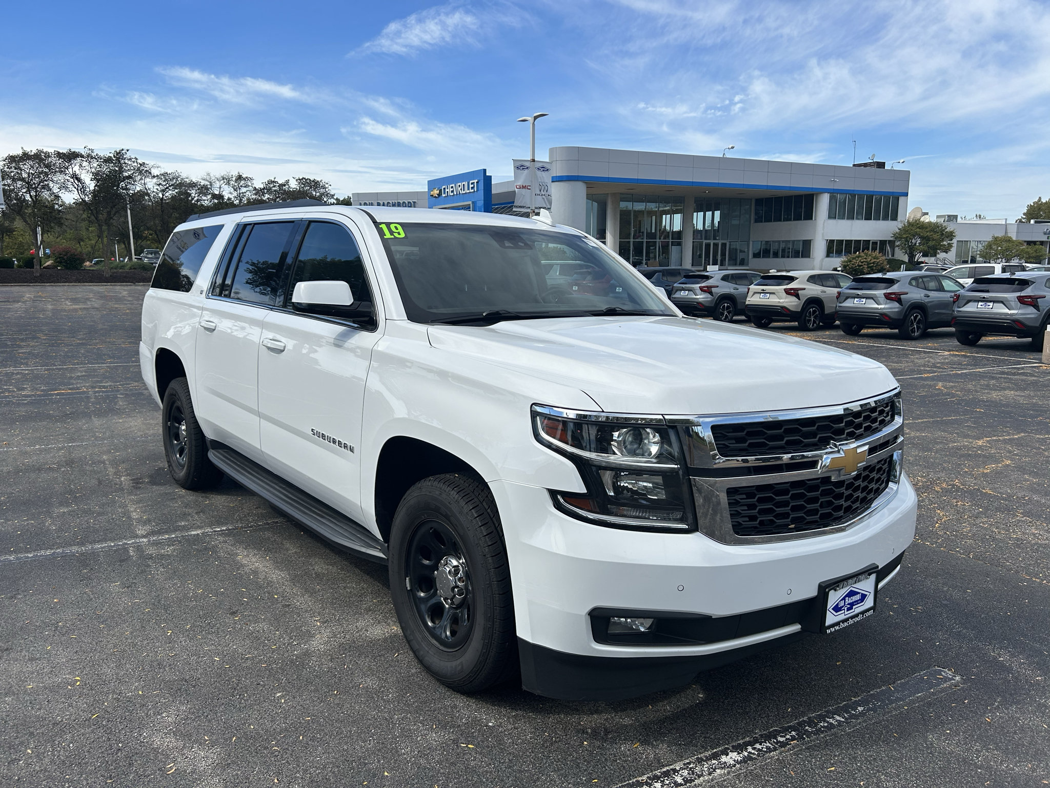 Used 2019 Chevrolet Suburban LT RWD image 1