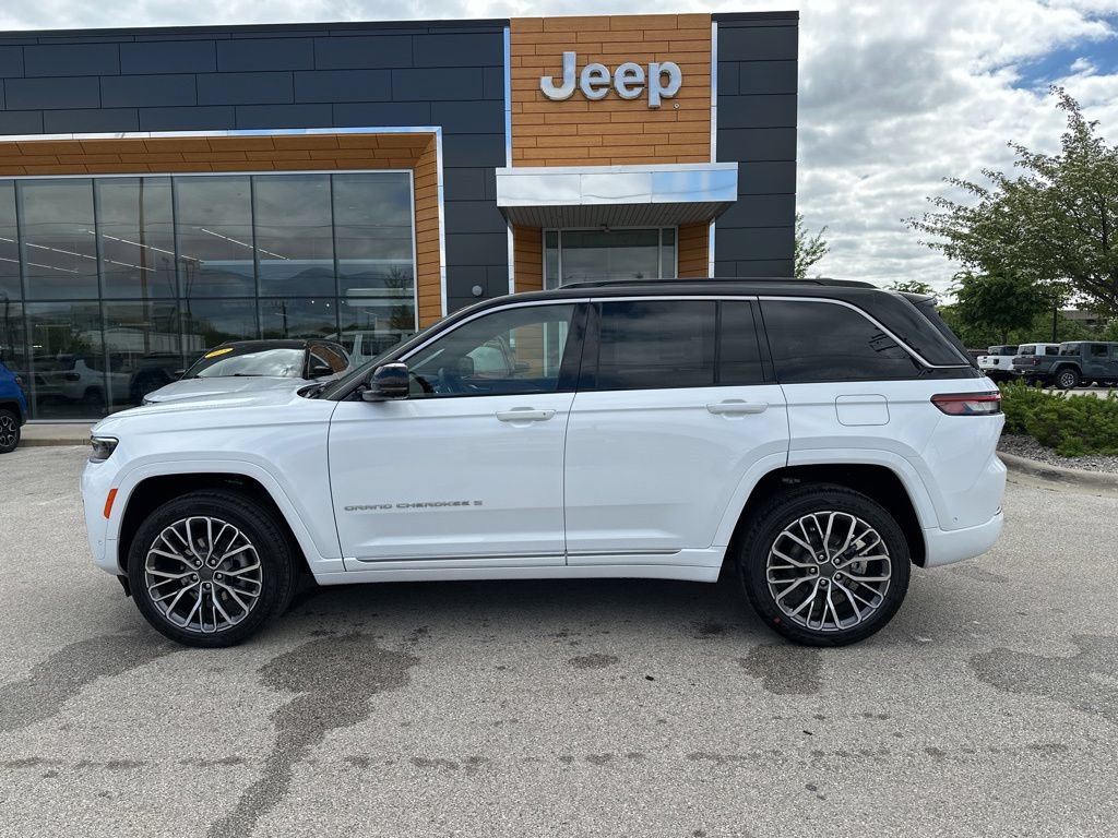 New 2026 Jeep Grand Cherokee Summit AWD/4WD image 9