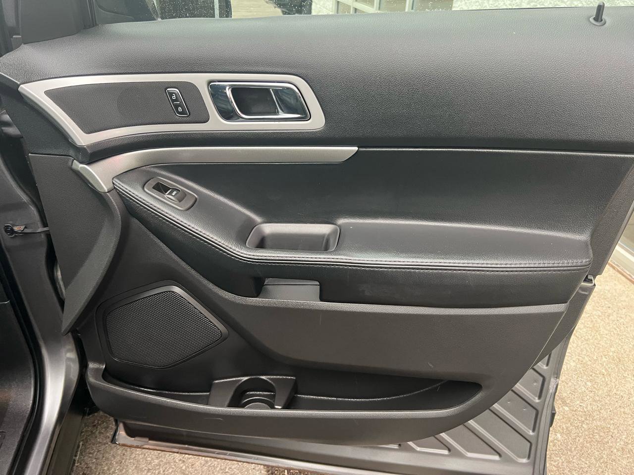 Used 2014 Ford Explorer XLT w/ Equipment Group 202A FWD image 19