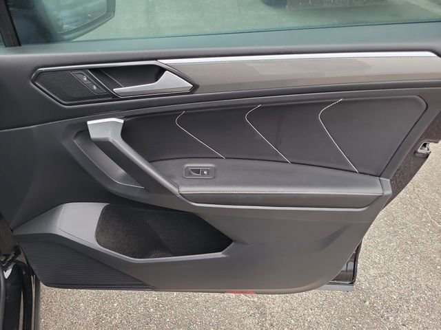 Used 2023 Volkswagen Tiguan SE R-Line image 36