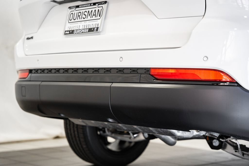 New 2025 Jeep Grand Cherokee Altitude image 8