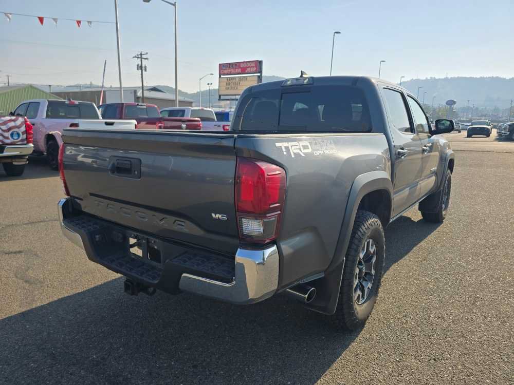 Used 2018 Toyota Tacoma TRD Off-Road AWD/4WD image 10