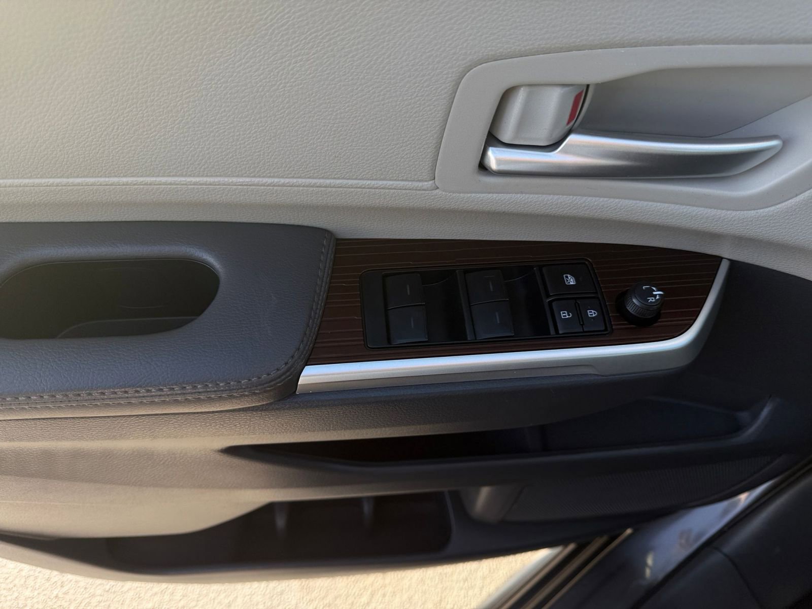 Used 2024 Toyota Sienna XLE image 20