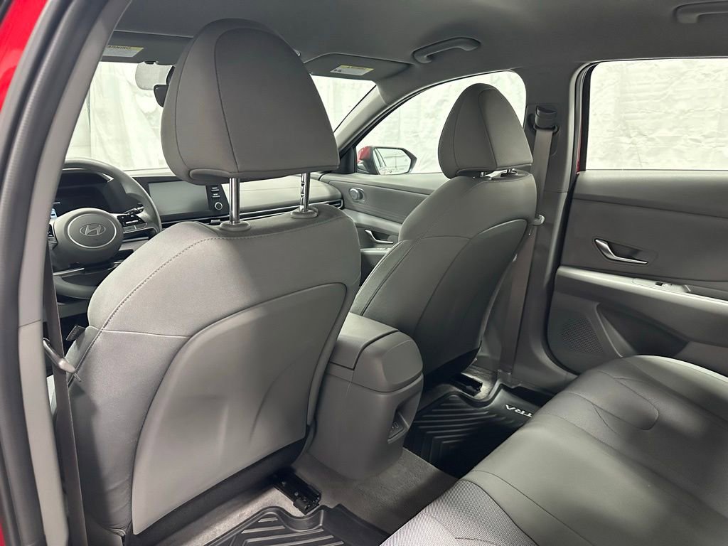 Used 2025 Hyundai Elantra SE FWD image 43