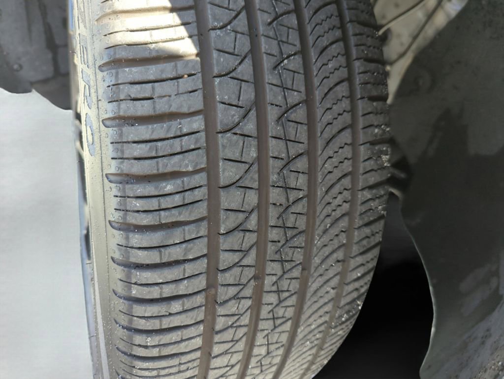 Certified 2025 Volkswagen Tiguan SE R-Line image 45