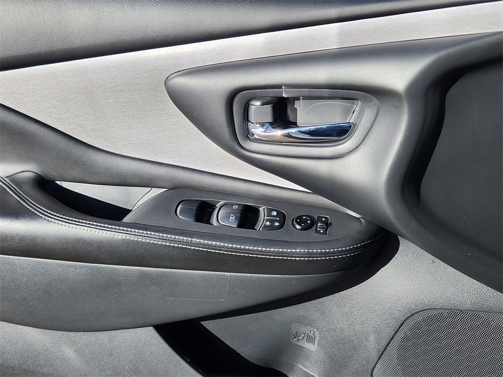 Used 2022 Nissan Murano SV w/ SV Midnight Edition Package image 6