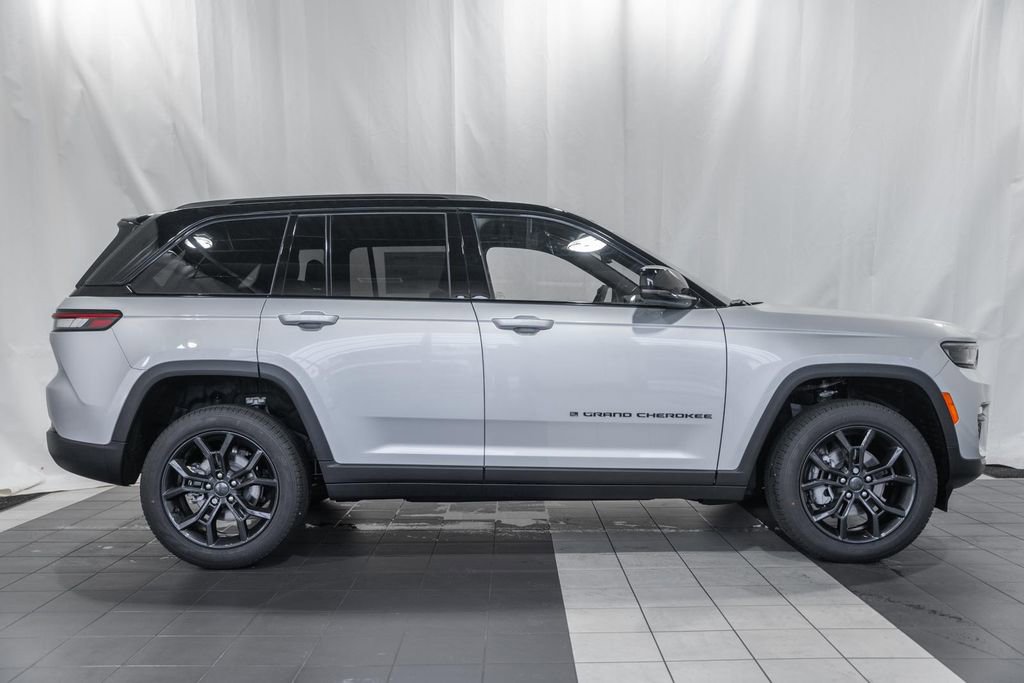 New 2025 Jeep Grand Cherokee Limited image 3