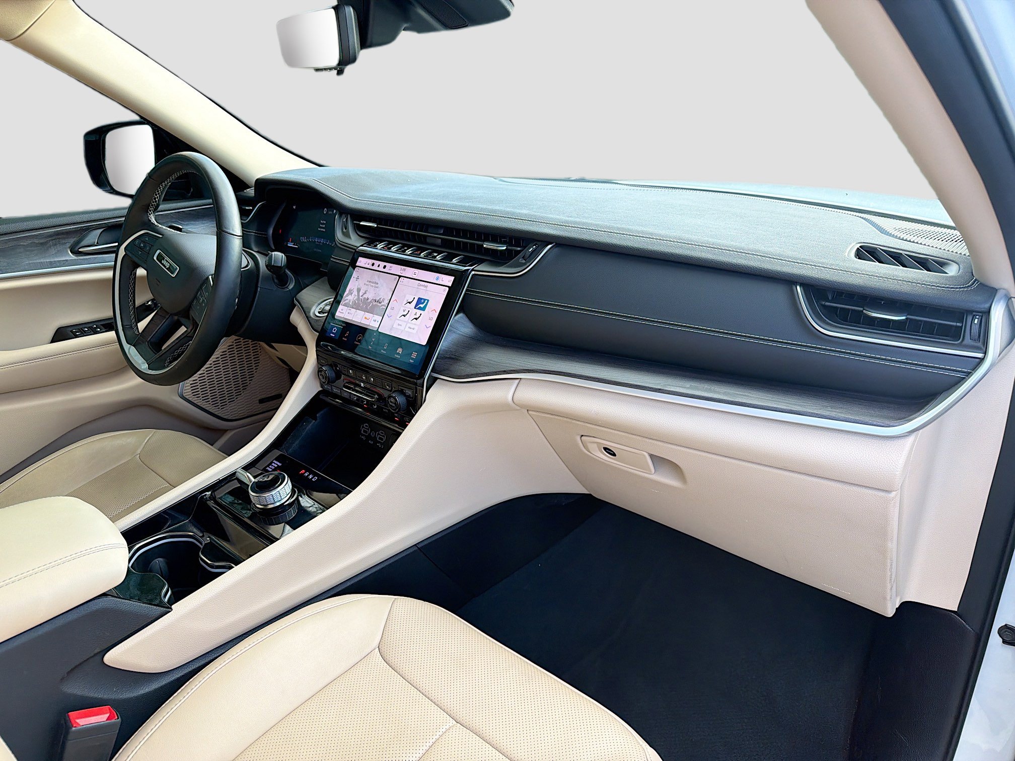 Used 2022 Jeep Grand Cherokee Limited w/ Luxury Tech Group II image 14