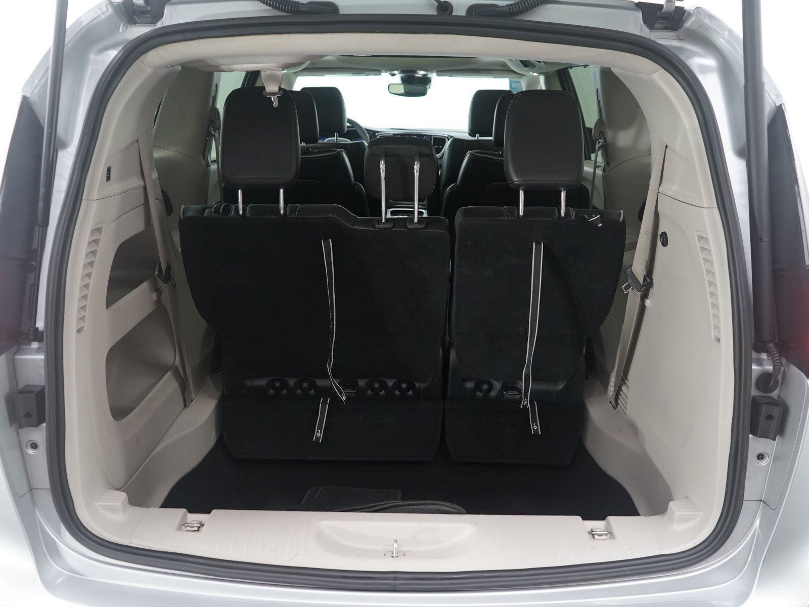 Used 2024 Chrysler Pacifica Limited image 19