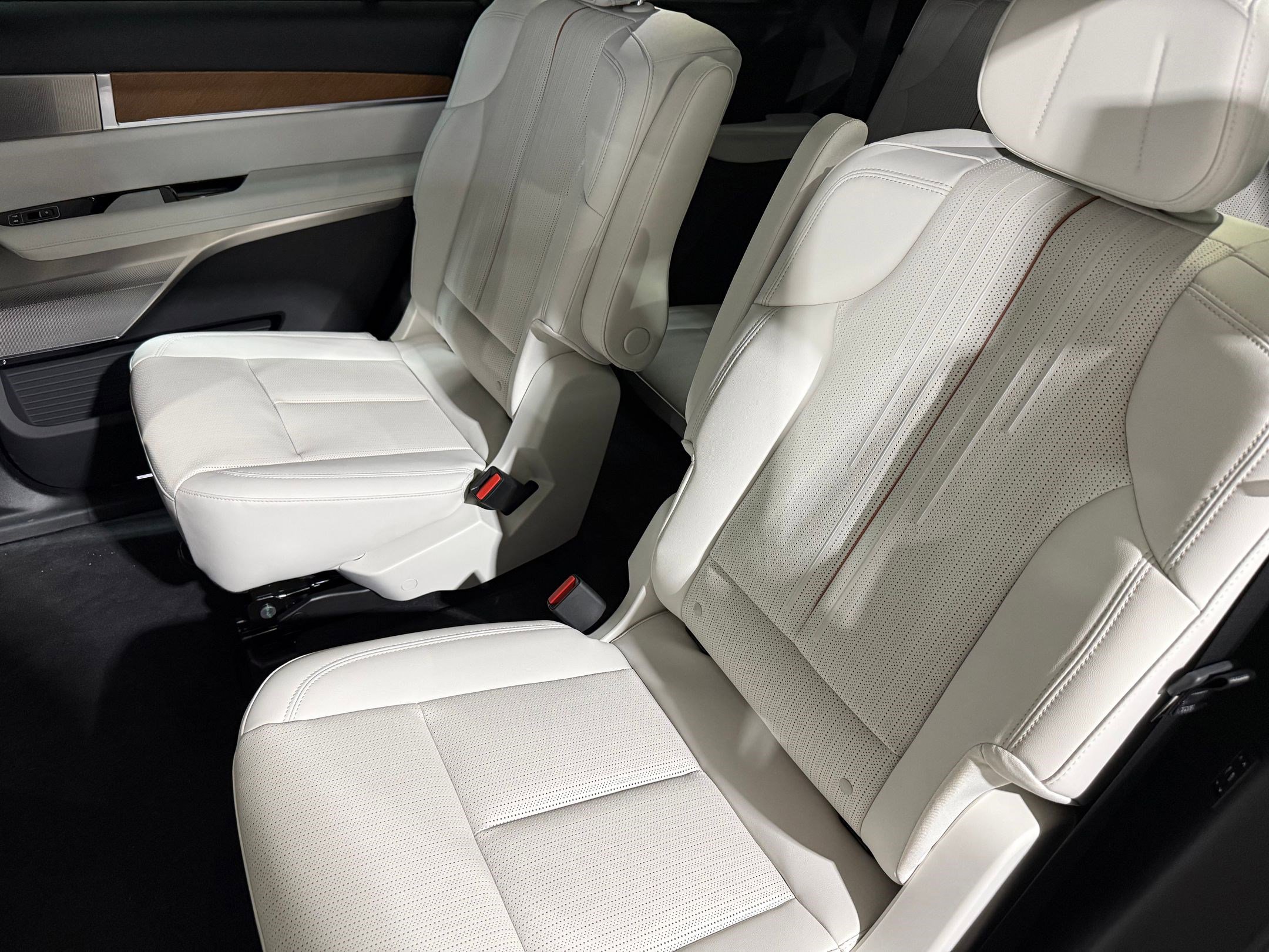 New 2026 Cadillac Vistiq Sport image 43