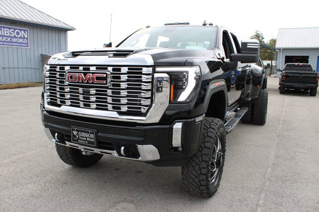 Used 2024 GMC Sierra 3500 Denali w/ Denali Reserve Package AWD/4WD image 3