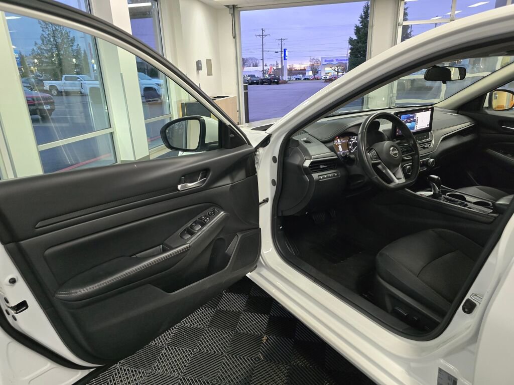 Used 2024 Nissan Altima 2.5 SV w/ SV Premium Package image 20