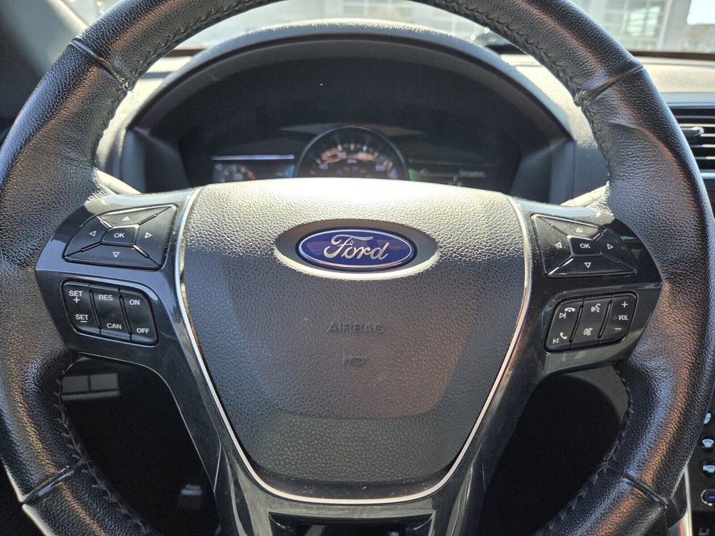 Used 2018 Ford Explorer Limited image 22