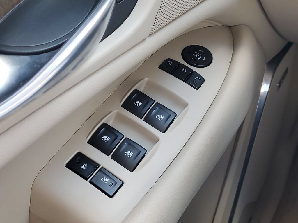 Used 2018 Cadillac Escalade Premium Luxury AWD/4WD image 21