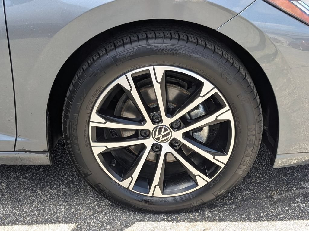 Used 2025 Volkswagen Jetta Sport FWD image 27