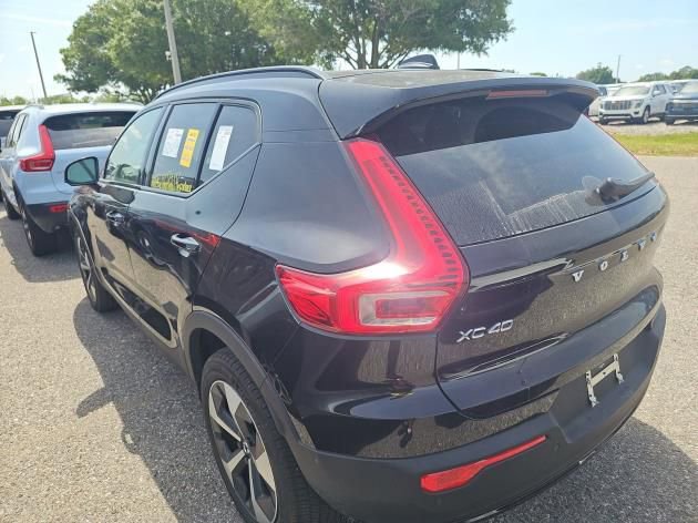 Certified 2026 Volvo XC40 B5 Plus AWD/4WD image 3