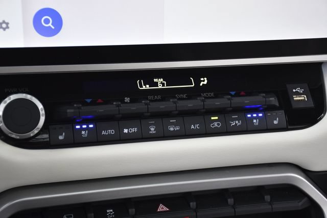 Used 2025 Toyota Sequoia Capstone AWD/4WD image 14