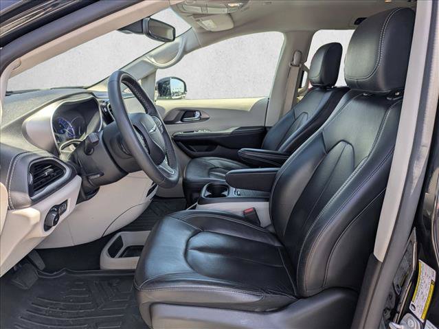 Used 2022 Chrysler Pacifica Touring-L FWD image 15