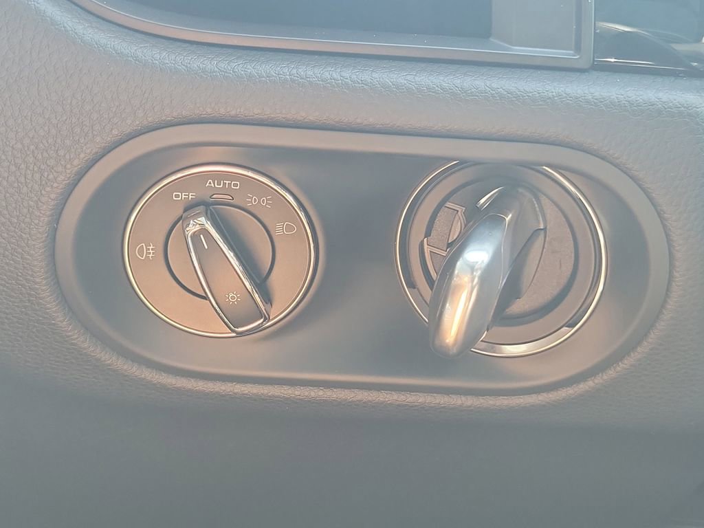 Certified 2025 Porsche Macan image 33