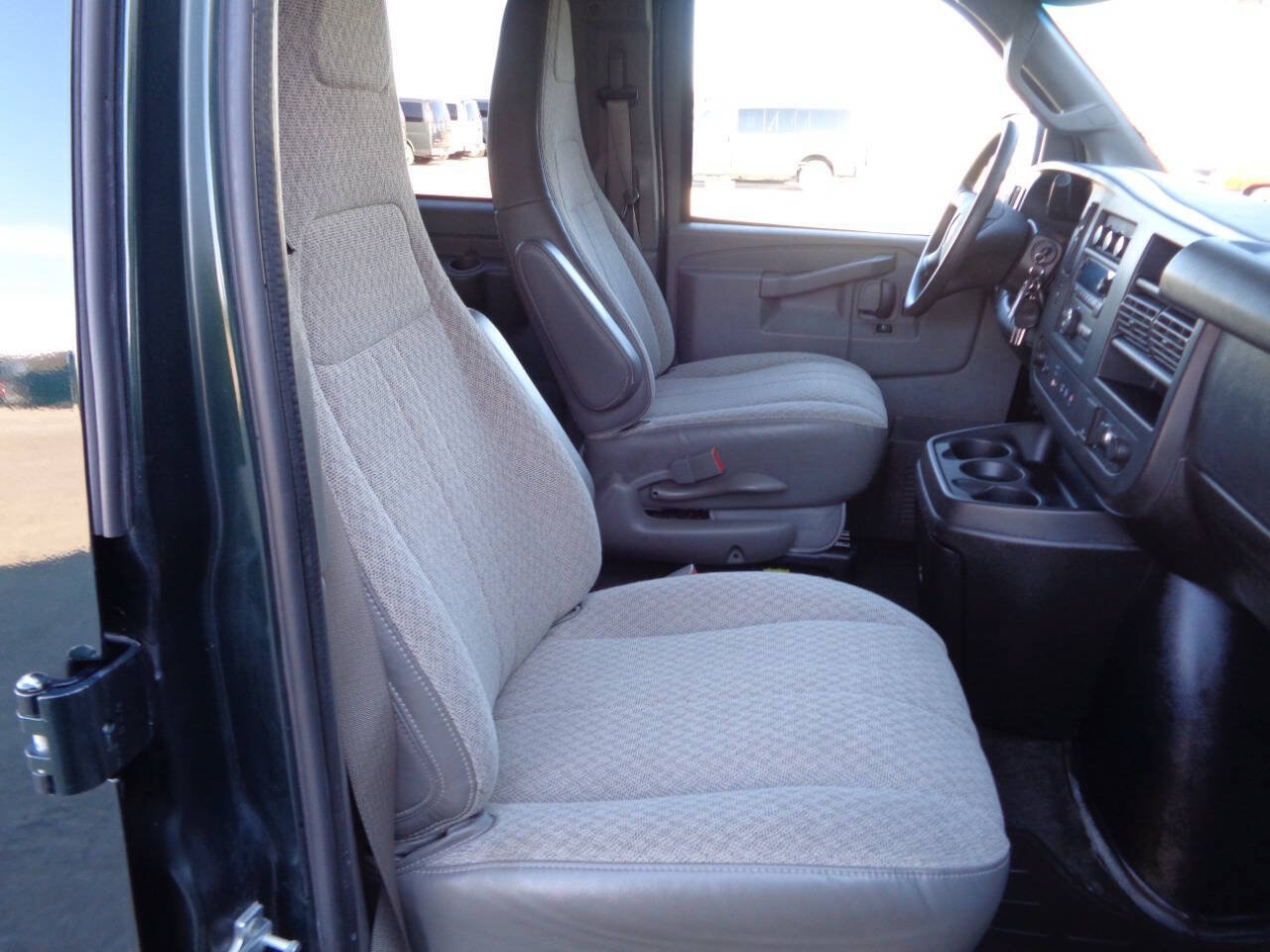 Used 2016 GMC Savana 3500 LT w/ LT Preferred Equipment Group RWD image 40