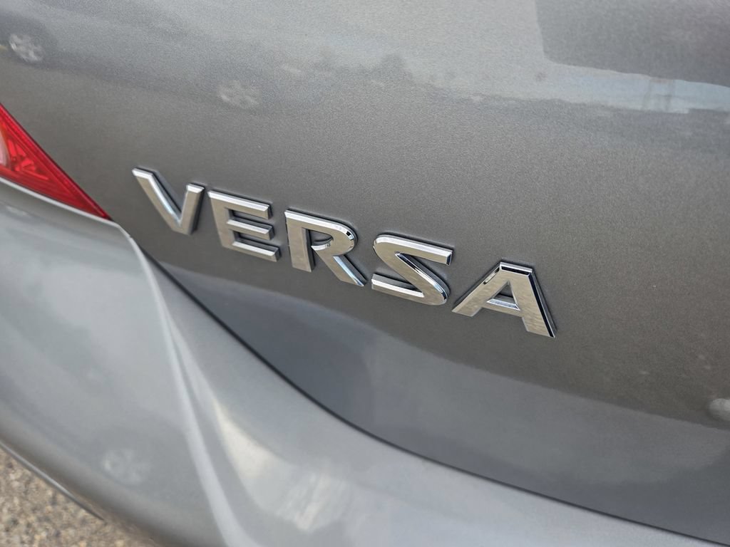 Used 2009 Nissan Versa Hatchback w/ Convenience Pkg FWD image 9