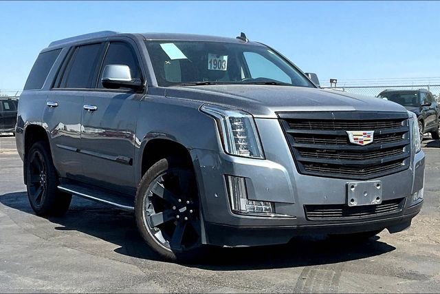 Used 2020 Cadillac Escalade Luxury w/ Escalade Sport Edition AWD/4WD image 2