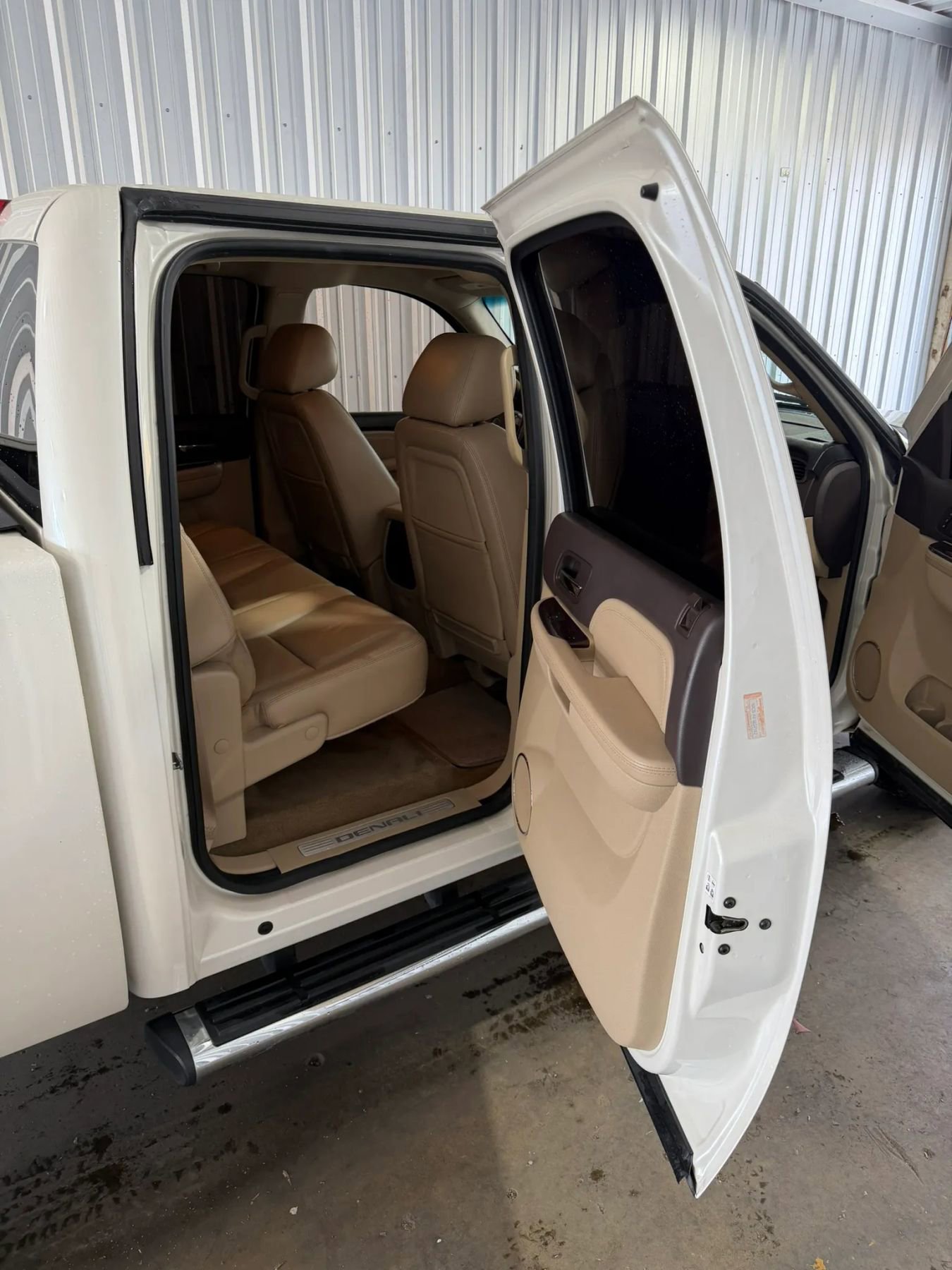 Used 2010 GMC Sierra 1500 Denali image 22