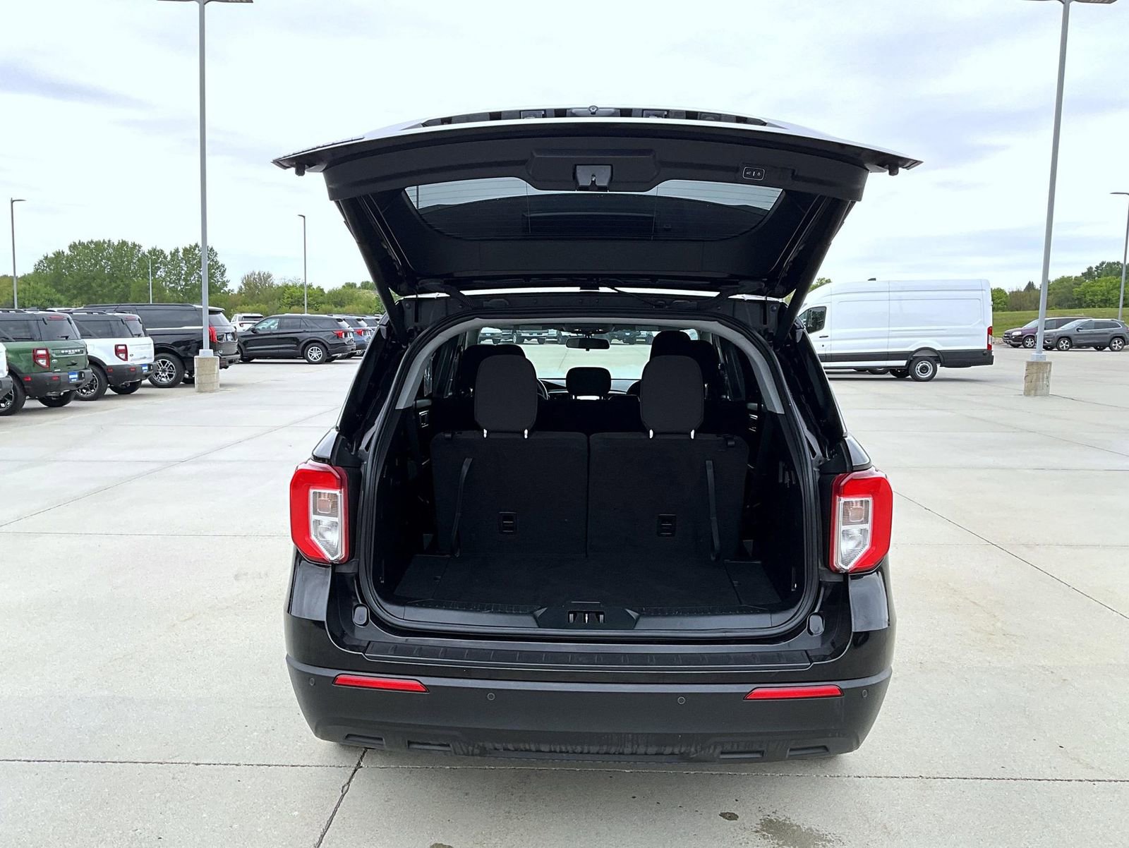 Used 2020 Ford Explorer XLT AWD/4WD image 24