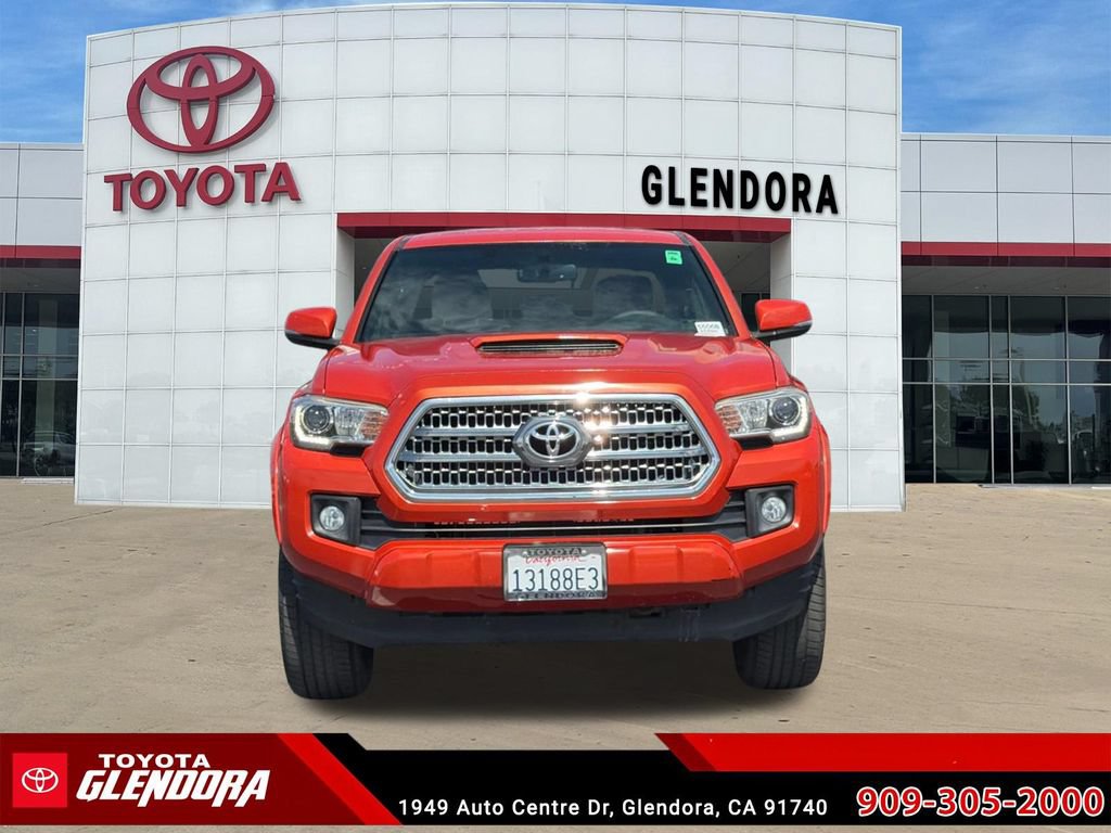 Used 2017 Toyota Tacoma TRD Sport w/ Tow Package (A/T) AWD/4WD image 3