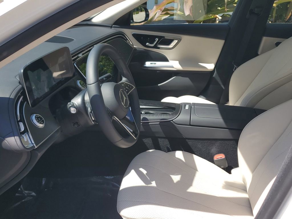 Used 2025 Mercedes-Benz E 350 4MATIC Sedan image 22