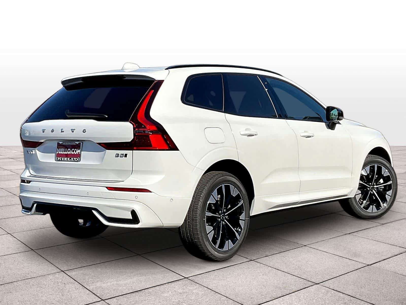 New 2026 Volvo XC60 B5 Plus w/ Climate Package AWD/4WD image 4