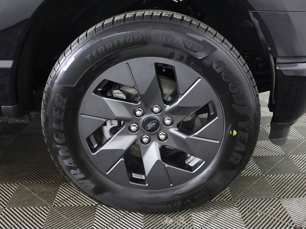 Used 2025 Ford F150 Lightning Lariat image 25