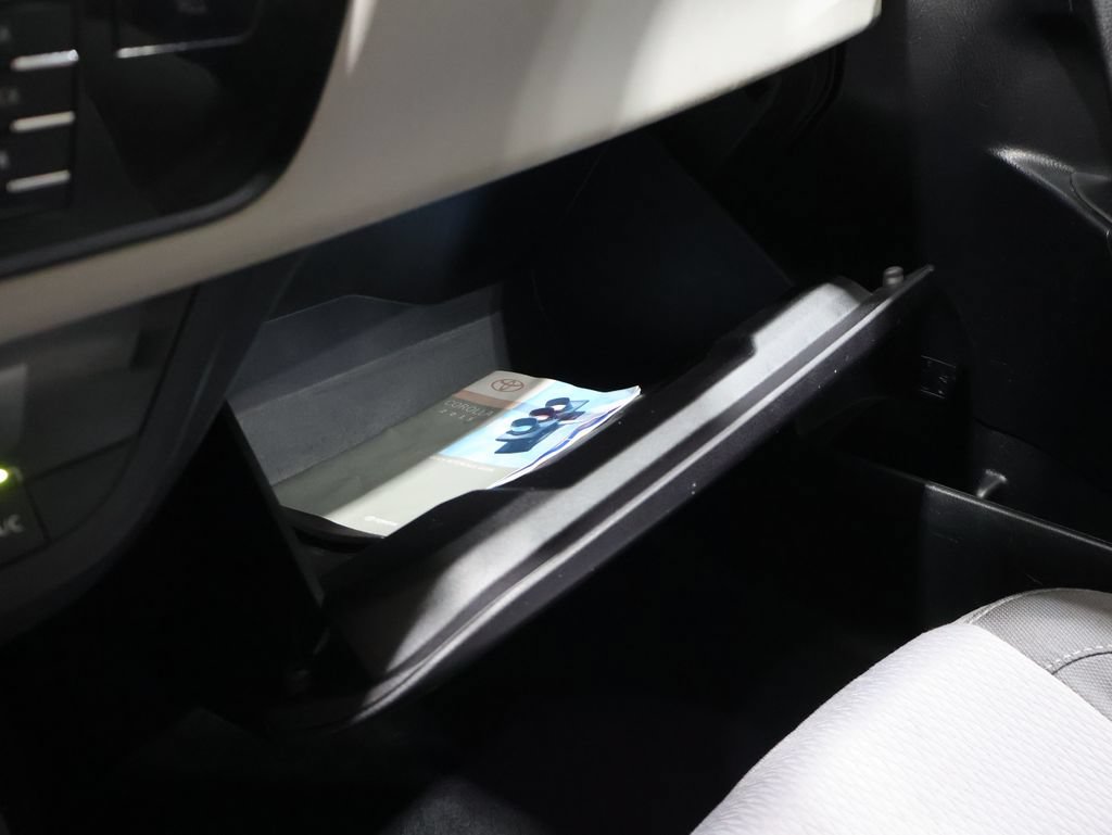Used 2015 Toyota Corolla LE FWD image 30