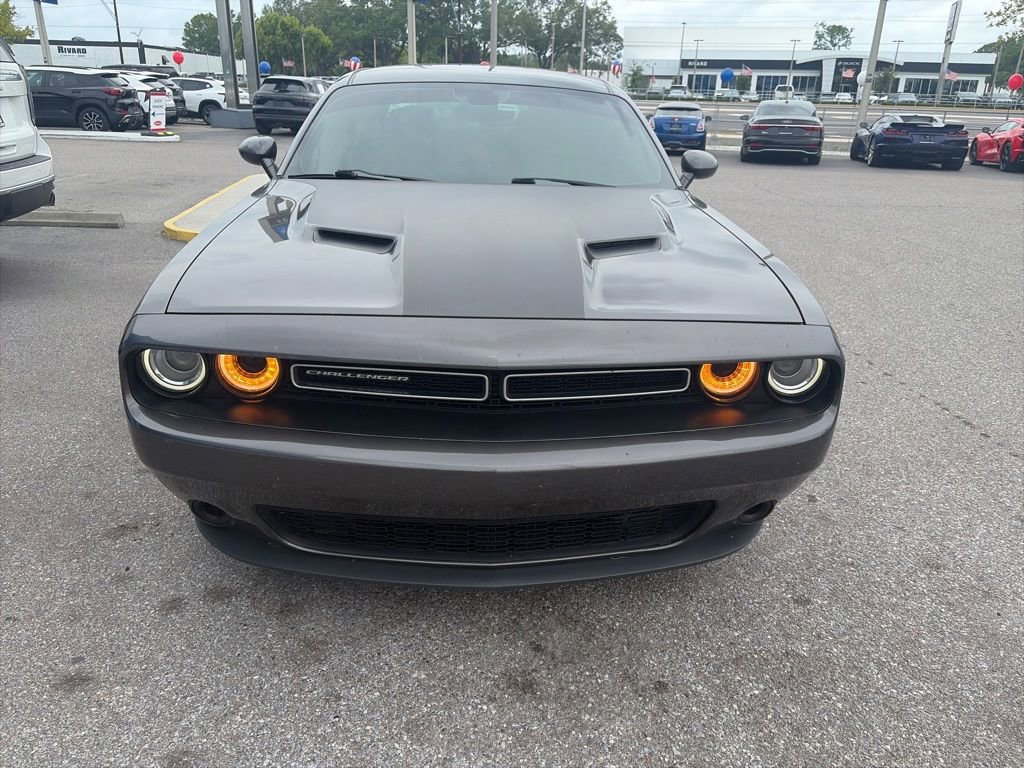 Used 2018 Dodge Challenger SXT RWD image 2