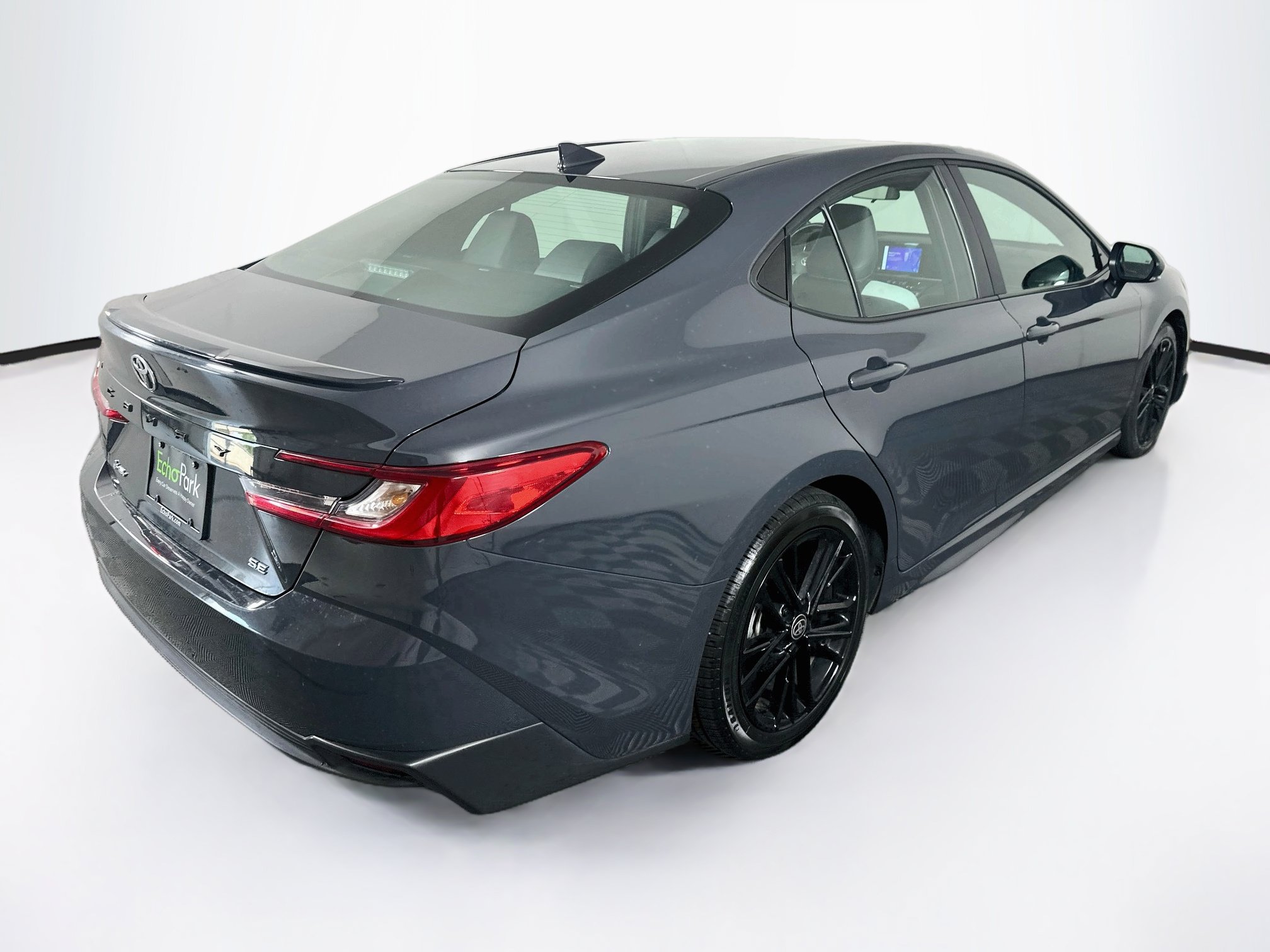 Used 2025 Toyota Camry SE FWD image 9