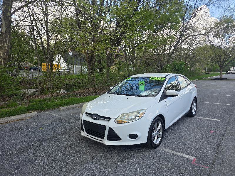 Used 2014 Ford Focus SE w/ SE Winter Package image 2