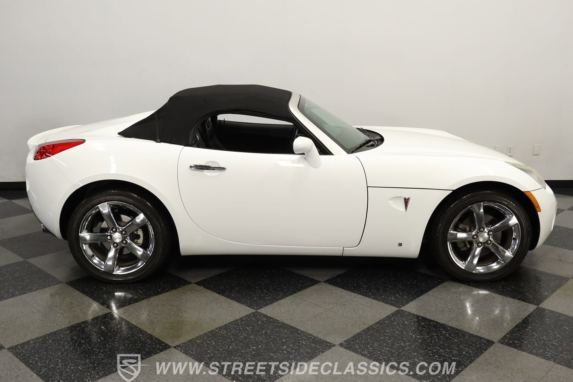 Used 2007 Pontiac Solstice Convertible w/ Premium Package image 12